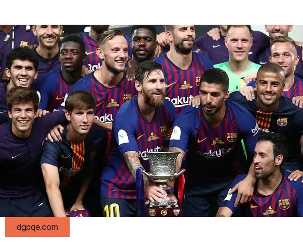 大雨冰雹中依然呐喊的巴萨球迷坚守信仰与激情的力量